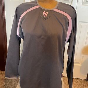 Majestic Gray/Pink New York Yankees Womens Medium Long Sleeve Pullover